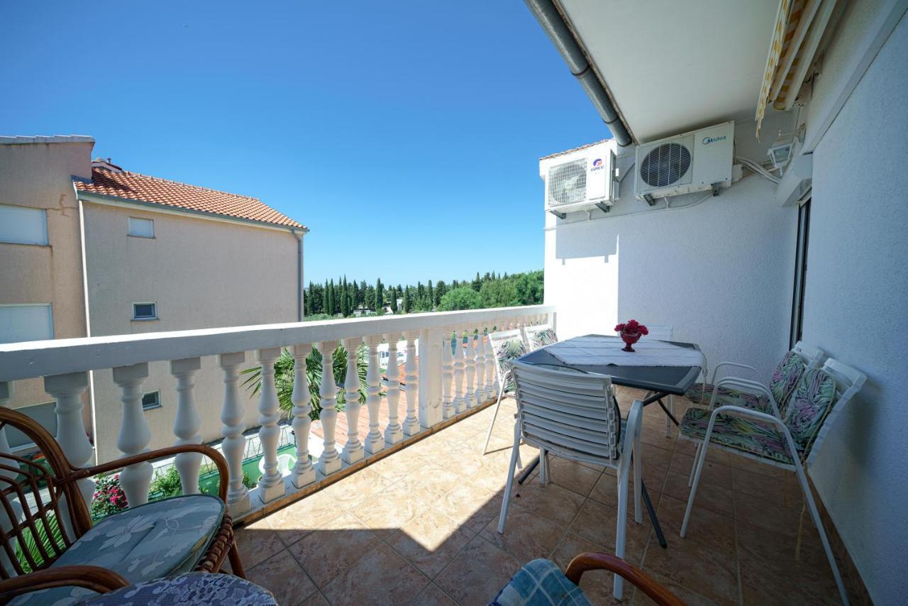 Apartmani Krizanovic Vodice Exterior foto